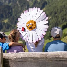 Meadow action with Gisela Gänseblümchen